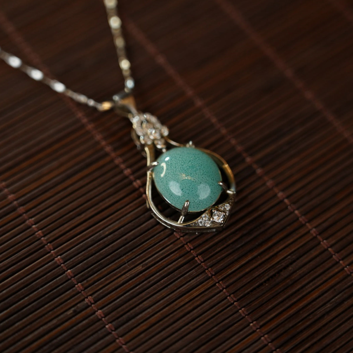 Light blue Necklaces 101759