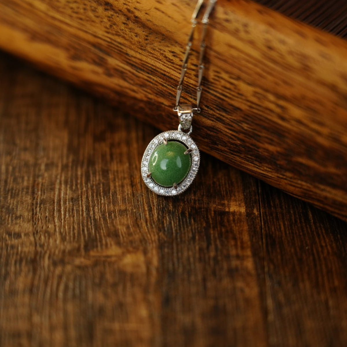 Green Necklaces 101754