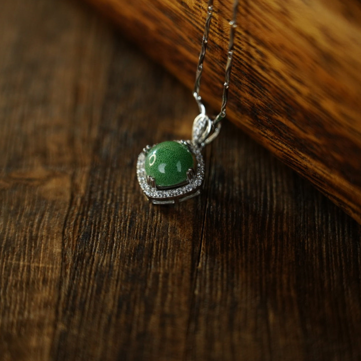 Green Necklaces 101760