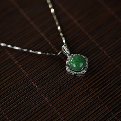 Green Necklaces 101760